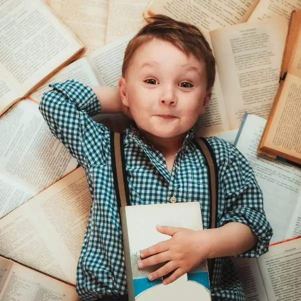 Clases de Inglés para niños de 3 a 5 años en Bilbao 11 Niño de infantil en la academia de Inglés Velvet School Bilbao