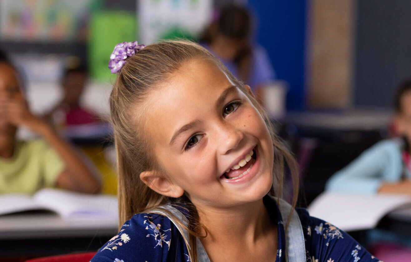 niña estudiando inglés en una academia en Bilbao | Velvet School